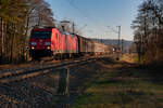 185 302 mit einem gemischten Güterzug bei Postbauer-Heng Richtung Nürnberg, 17.01.2020