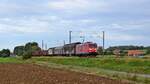 DB Cargo 185 067 mit gemischtem Güterzug in Richtung Löhne (bei Melle, 01.10.2021).