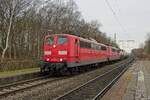 151 045-2 und 151 049-4 der Railpool halten mit einem gemischten Güterzug vor dem Blocksignal im Bahnhof Bochum-Riemke (29.12.2021)
