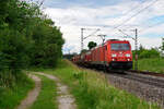 185 249 DB Cargo mit einem gemischten Güterzug bei Postbauer-Heng Richtung Regensburg, 28.06.2020