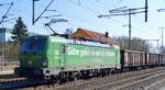 DB Cargo AG [D] mit ihrer grünen  193 560  [NVR-Nummer: 91 80 6193 560-0 D-DB] und gemischtem Güterzug am 24.03.22 Durchfahrt Bf.