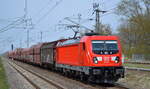 DB Cargo AG [D] mit  187 185  [NVR-Nummer: 91 80 6187 185-4 D-DB] und gemischtem Güterzug am 12.04.22 Durchfahrt Bf.