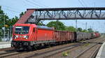 DB Cargo AG [D] mit  187 157  [NVR-Nummer: 91 80 6187 157-3 D-DB] und gemischtem Güterzug am 19.05.22 Durchfahrt Bf. Saarmund.