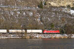 185 165 DB Cargo mit einem gemischten Güterzug bei Karlstadt Richtung Würzburg, 12.02.2021  
