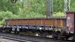 Drehgestell-Flachwagen der CFL Cargo aus Luxemburg beladen mit schwerem Stahlträger (Brückenbau) mit der Nr. 81 82 L-CFLCA 3513 ?24-4 Rbnpss in einem gemischten Güterzug am 09.05.23 Vorbeifahrt Bahnhof Dedensen-Gümmer.