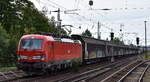 DB Cargo AG [D] mit ihrer  193 390  [NVR-Nummer: 91 80 6193 390-2 D-DB] und einem gemischten Güterzug am 03.09.23 Berlin Hirschgarten.