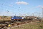 Raildox 185 409-0 mit einem gemischten Güterzug Richtung Eisenach, am 28.02.2023 in Neudietendorf.