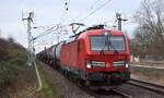DB Cargo AG, Mainz mit ihrer  193 392  (NVR:  91 80 6193 392-8 D-DB  ) und einem gemischtem Güterzug am 26.02.24 Durchfahrt Bahnhof Berlin Hohenschönhausen.