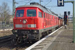 DB Diesellok 232 567-8 mit Güterzug, in den Bahnhof Brandenburg an der Havel einfahrend.