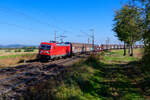 187 192 DB Cargo mit einem gemischten Güterzug bei Uffenheim Richtung Würzburg, 09.10.2021