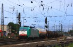 Die Cobra 2806  fhrt mit einem langen gemischten Gterzug aus Antwerpen-Noord(B) nach Kln-Gremberg bei der Ausfahrt von Aachen-West und fhrt in Richtung Aachen-Hbf,Kln in Abendstimmung bei Wolken am Abend vom 22.6.2013.