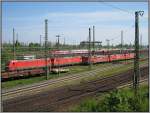 Der Rangierbahnhof von Karlsruhe, aufgenommen am Vormittag des 04.05.2008, einem Sonntag. Zahlreiche Loks warten auf neue Einstze.