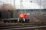294 893-3 Schenker-Rail Deutschland rangiert in Neuss-Gbf .