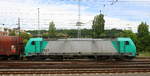 Die Cobra 2827 fährt mit einem  Güterzug aus Antwerpen-Noord(B) nach Köln-Gremberg bei der Ausfahrt aus Aachen-West und fährt in Richtung