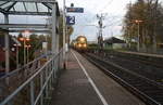In der Abendstimmung kommt ein Güterzug die Kohlscheider-Rampe hoch in Richtung Aachen-West.
Aufgenommen von Bahnsteig 2 in Kohlscheid. 
Am Abend vom 13.11.2017.