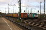 Die Cobra 2818 steht in Aachen-West mit einem Güterzug aus Köln-Gremberg (D) nach Antwerpen-Noord(B)  und wartet auf die Abfahrt nach Belgien.