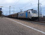 186 422-2 von der Rurtalbahn steht in Aachen-West mit einem Güterzug aus Frankfurt-Höchstadt am Main(D) nach Genk-Goederen(B) und wartet auf die Abfahrt nach Belgien.