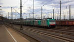 Zwei Cobra 2843 und 2827 stehen in Aachen-West mit einem Güterzug.
