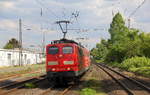 151 077-5 und 151 168-2 beide von Railpool kommen mit einem Güterzug aus Andernach-Gbf nach Oberhausen-West und kammen aus Richtung Bonn und fuhren durch Roisdorf bei Bornheim in Richtung