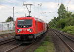 187 134 und 185 399-3 beide von DB kommen mit einem Güterzug aus Mannheim-Gbf(D) nach Köln-Gremberg(D) und kammen aus Richtung Bonn und fuhren durch Roisdorf bei Bornheim in Richtung