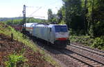 186 445-3 von Lineas/Railpool kommt die Gemmenicher-Rampe herunter nach Aachen-West mit einem Güterzug aus Antwerpen-Noord(B) nach Köln-Gremberg(D).