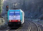 Die Cobra 2828 kommt aus Richtung Köln,Aachen-Hbf und fährt durch Aachen-Schanz mit einem Güterzug aus Köln-Gremberg(D) nach Antwerpen-Noord(B) und fährt in Richtung