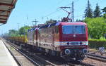 Delta Rail Doppeltraktion  243 650-9  [NVR-Nummer: 91 80 6143 650-0 D-DELTA] +  243 931-3  [NVR-Nummer: 91 80 6143 931-4 D-DELTA] mit einem Güterzug (Schienen-Transport) am 27.06.19