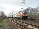 187 500-4 der HSL mit einer 186er (kalt) der Railpool mit einem Güterzug auf den südlichen Berliner Außenring bei Diedersdorf am 19. Januar 2020.
