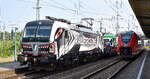 Rail Force One B.V., Rotterdam [NL] mit der MRCE Vectron  X4 E - 623  [NVR-Nummer: 91 80 6193 623-6 D-DISPO] und einem Fahrzeug-Transportzug mit fabrikneuen MAN LKW-Zugmaschinen und LKW-Fahrgestellen