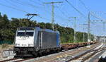 METRANS Rail s.r.o., Praha [CZ] mit der Railpool Lok  186 535-1  [NVR-Nummer: 91 80 6186 535-1 D-Rpool] fuhr mit einem Ganzzug Containertragwagen (leer) am Bahnhof Meinsdorf vorbei und setzte dann um,