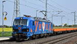 HRS - Hamburger Rail Service GmbH & Co. KG, Ahrensburg [D] mit der Northrail Smartron  192 080  [NVR-Nummer: 91 80 6192 080-0 D-NRAIL] und einem Ganzzug Drehgestell-Flachwagen am 08.04.24 Höhe Bahnhof Rodleben.