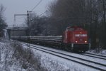 Lok 103 der MEG mit einem Schienentransportzug bei der Durchfahrt durch Hannover-Ahlten am 30.01.10 