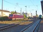 145 CL 014 von Crossrail zieht einen Containerzug am 30.09.3011 durch Schwetzingen     