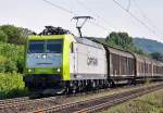 185 550-1 der Captrain mit Güterzug durch Bonn-Beuel - 21.08.2013