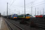 272 402-9 von Railtraxx steht in Aachen-West mit einem langen Coilzug aus Linz-Voestalpine(A) nach Antwerpen-Waaslandhaven(B).