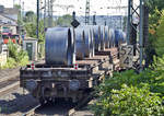 Ende eines Güterzuges mit Stahlrollen auf Flachwagen - Bf Remagen - 22.08.2019
