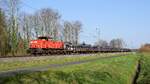 DB Cargo Nederland 6418 zieht einen mit Drahtrollen beladenen Zug in Richtung Oldenzaal (Gildehaus, 31.03.2021).