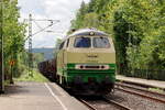 BEG 218 396-0 kommt mit einem kurzen Zug mit Flachwagen durch Remagen-Rolandseck gefahren 31.8.2026