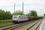 Railpool 187 345-4 pausierte am 12.05.2023 mit Holz beladenen Wagen in Jena-G�schwitz.