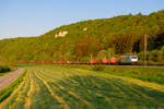 187 315 Railpool/Raildox mit einem leeren Holzzug bei Dollnstein Richtung Treuchtlingen, 09.05.2022