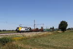 6193 591 von  LOCO TRAIN  mit einem  Leerholzzug  aus Salzburg kommend am 14. August 2026 bei �bersee am Chiemsee.