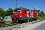 ÖBB Vectron 1293 174 rangiert im Bahnhof Rohrdorf.