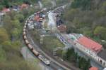 285 001 schiebt einen Kalkkesselzug durch Rbeland; 02.05.2008