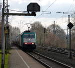 Die Cobra 2843 kommt durch Kohlscheid aus Richtung Aachen-West mit einem langen Kesselzug aus Antwerpen-Kanaaldok(B) nach Millingen-Solvay(D)  Laurensberg,Richterich und fährt durch Kohlscheid in