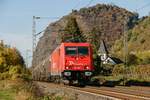 185 588-1 RheinCargo mit Kesselzug in Leutesdorf, am 21.10.2018.