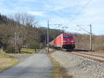 DB 185 228-4 mit Kesselwagen Richtung Bamberg, am 25.02.2019 in Kaulsdorf (S).