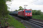 185 204 mit einem Kesselwagenzug bei Postbauer-Heng Richtung Regensburg, 19.05.2019