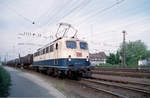 DB Cargo 140 547 mit Kesselwagenzug nach Lingen zweigt über die  Kluskurve  von der KBS 385 auf die KBS 375 in Richtung Rheine ab (Osnabrück Hbf, 26.05.1999); digitalisiertes Dia.