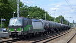 WLC - Wiener Localbahnen Cargo GmbH, Wien [A] mit der ELL Vectron  193 242  [NVR-Nummer: 91 80 6193 242-5 D-ELOC] und Kesselwagenzug am 30.06.20 Bf.