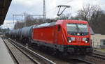 DB Cargo AG [D] mit  187 193  [NVR-Nummer: 91 80 6187 193-8 D-DB] und Kesselwagenzug am 18.03.21 Berlin Buch.